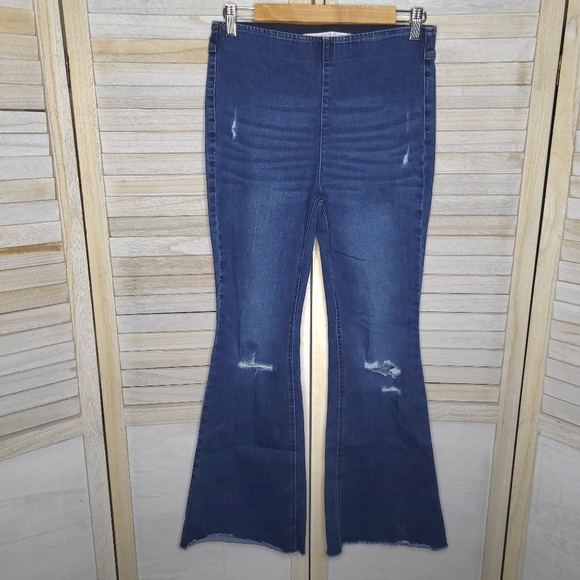 Tinseltown Denim - Womens Flare Jeggings Size 9 Regular 28 Waist Pull On Pants Stretchy Blue